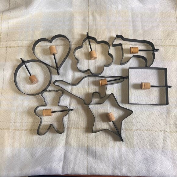 8 Vintage Metal Cookie Cutters, Cookie Molds, Pancake Molds, Gift Tag Cutouts - Picture 4 of 10